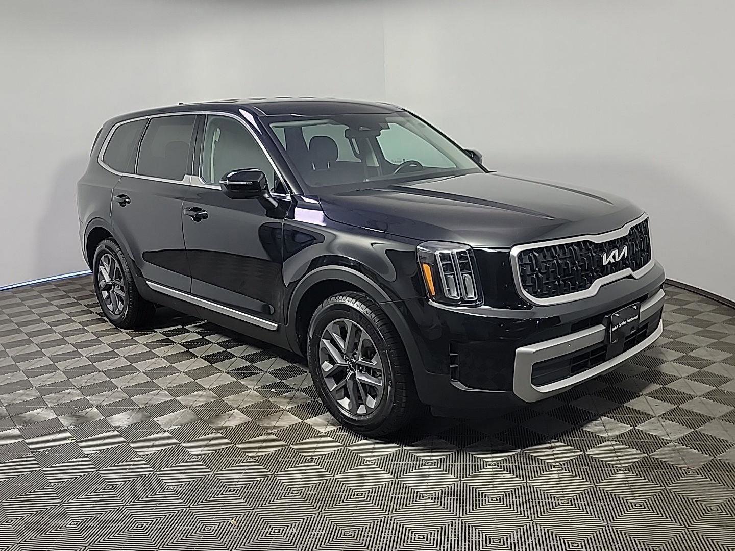 Used 2023 Kia Telluride LX AWD/4WD image 1
