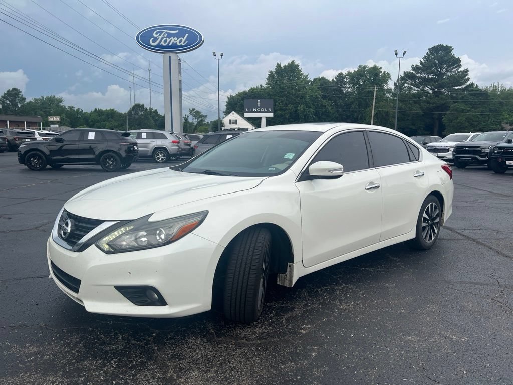Used 2017 Nissan Altima 2.5 SL w/ Technology Package FWD image 5