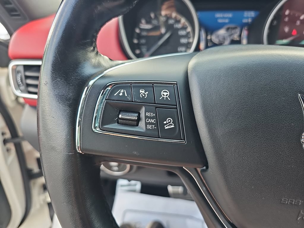 Used 2019 Maserati Levante GranLusso AWD/4WD image 17