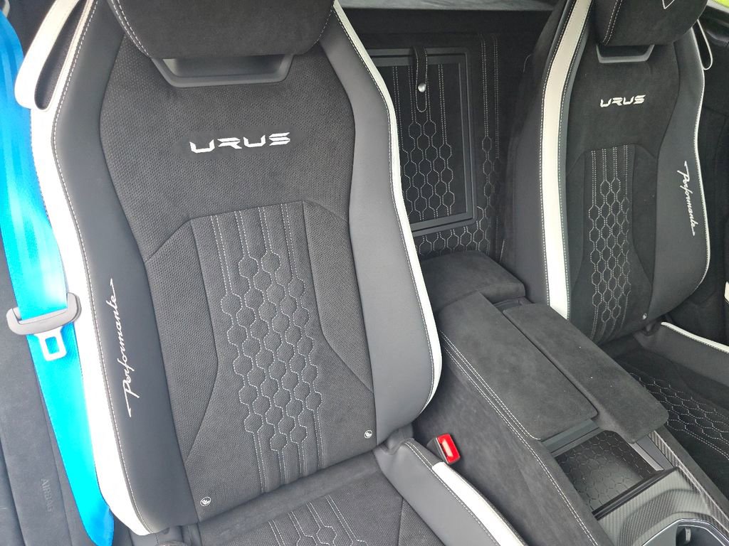 Used 2024 Lamborghini Urus Performante AWD/4WD image 20