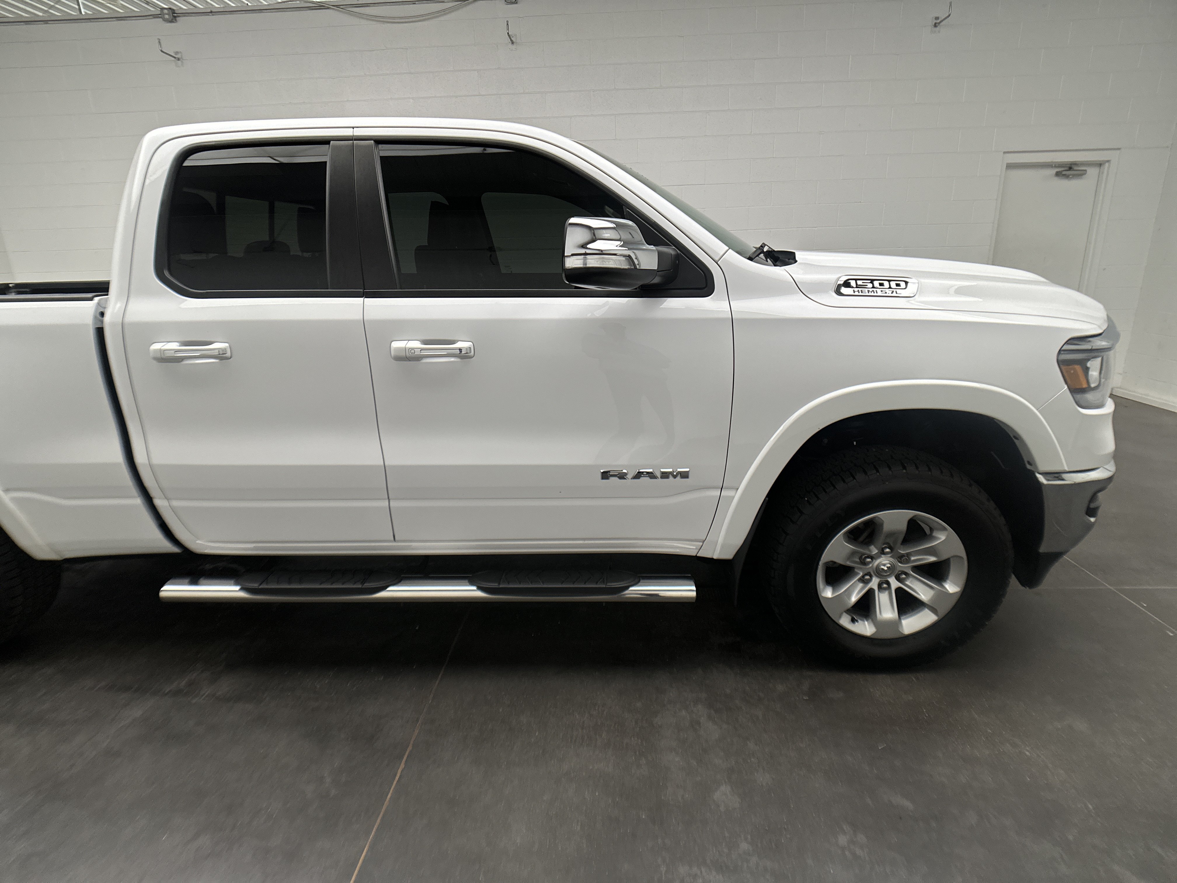 Used 2020 RAM 1500 Laramie AWD/4WD image 10
