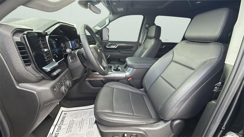 Used 2025 Chevrolet Silverado 2500 LTZ w/ LTZ Premium Package image 33