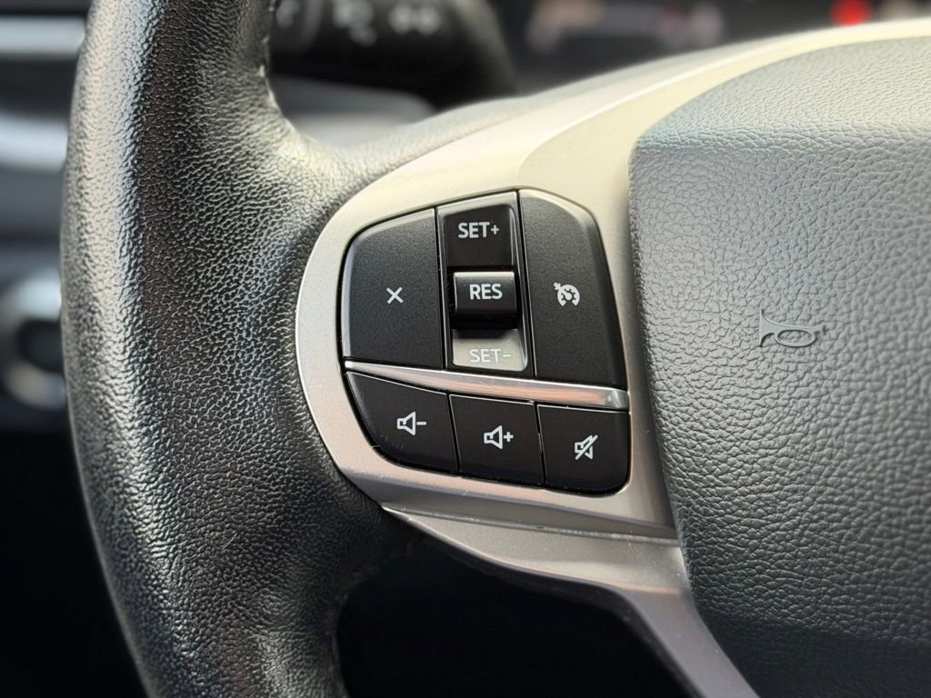 Used 2022 Ford Explorer XLT w/ Equipment Group 202A AWD/4WD image 8