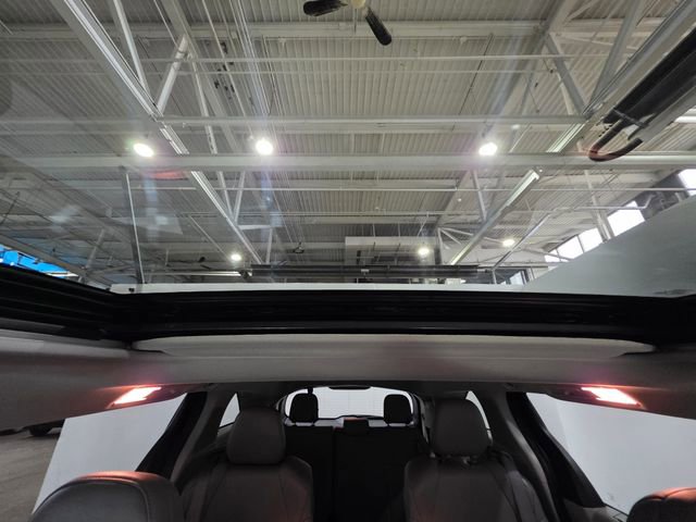 Used 2023 Toyota Sienna XLE FWD image 16