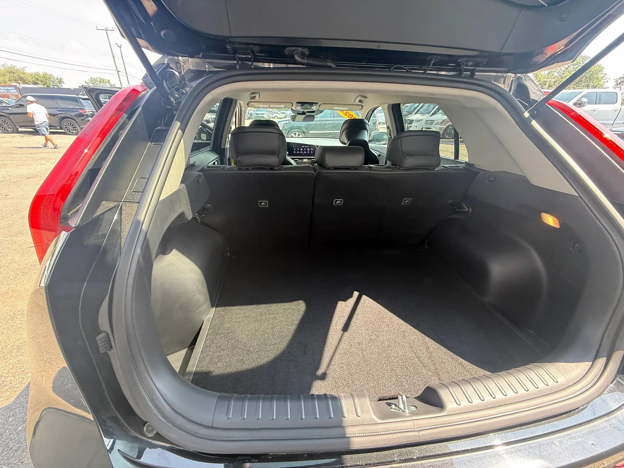 Used 2024 Kia Niro EX FWD image 25