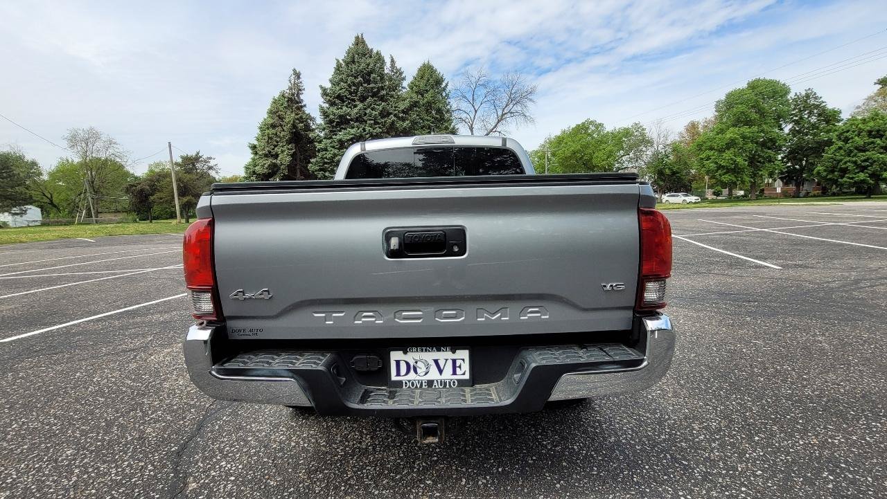 Used 2020 Toyota Tacoma SR5 AWD/4WD image 8