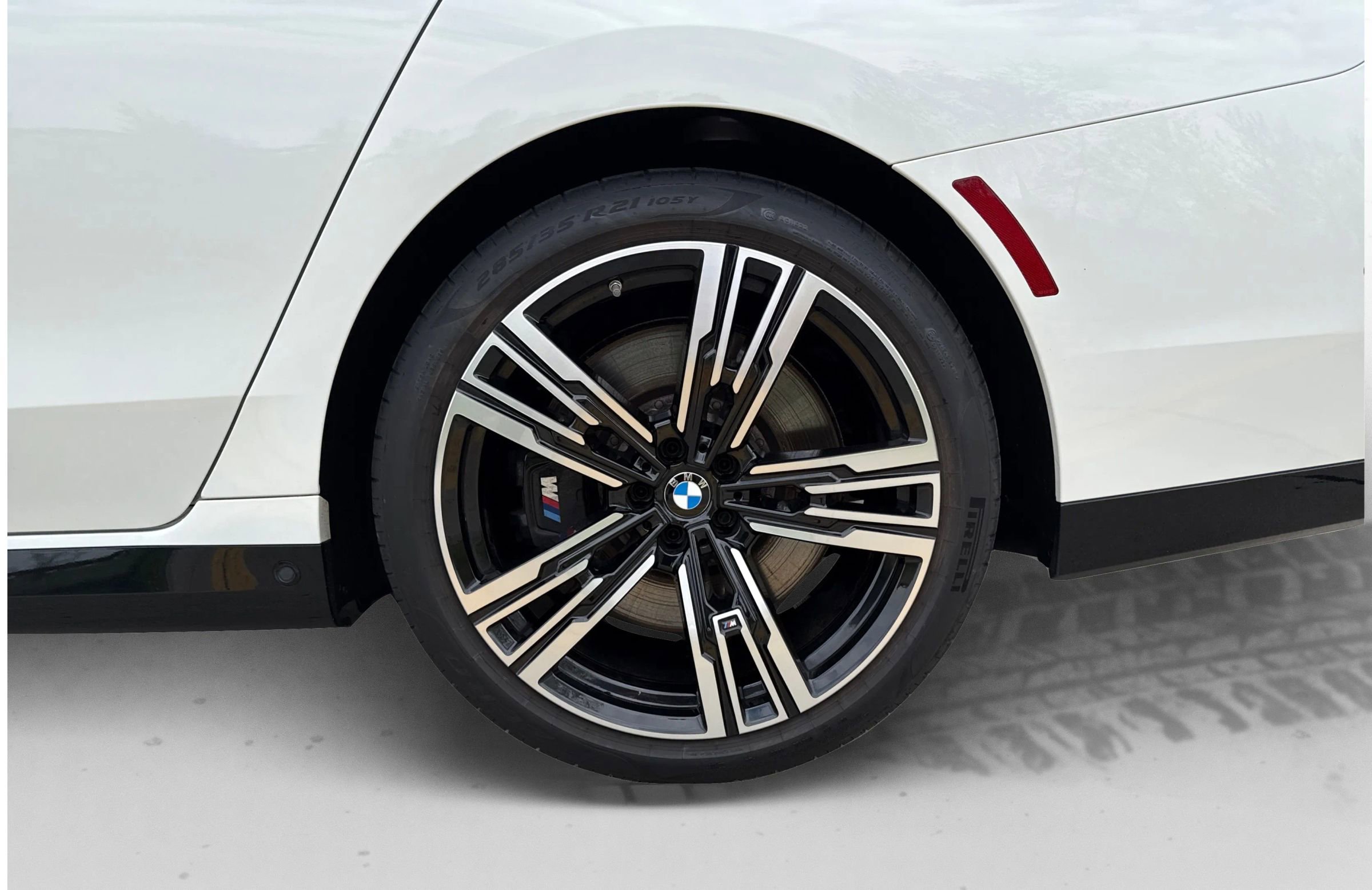 Used 2023 BMW 760i xDrive AWD/4WD image 26