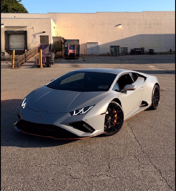 Used 2022 Lamborghini Huracan EVO RWD image 2