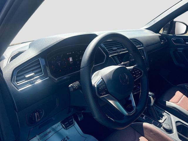 Used 2024 Volkswagen Tiguan SEL R-Line image 26