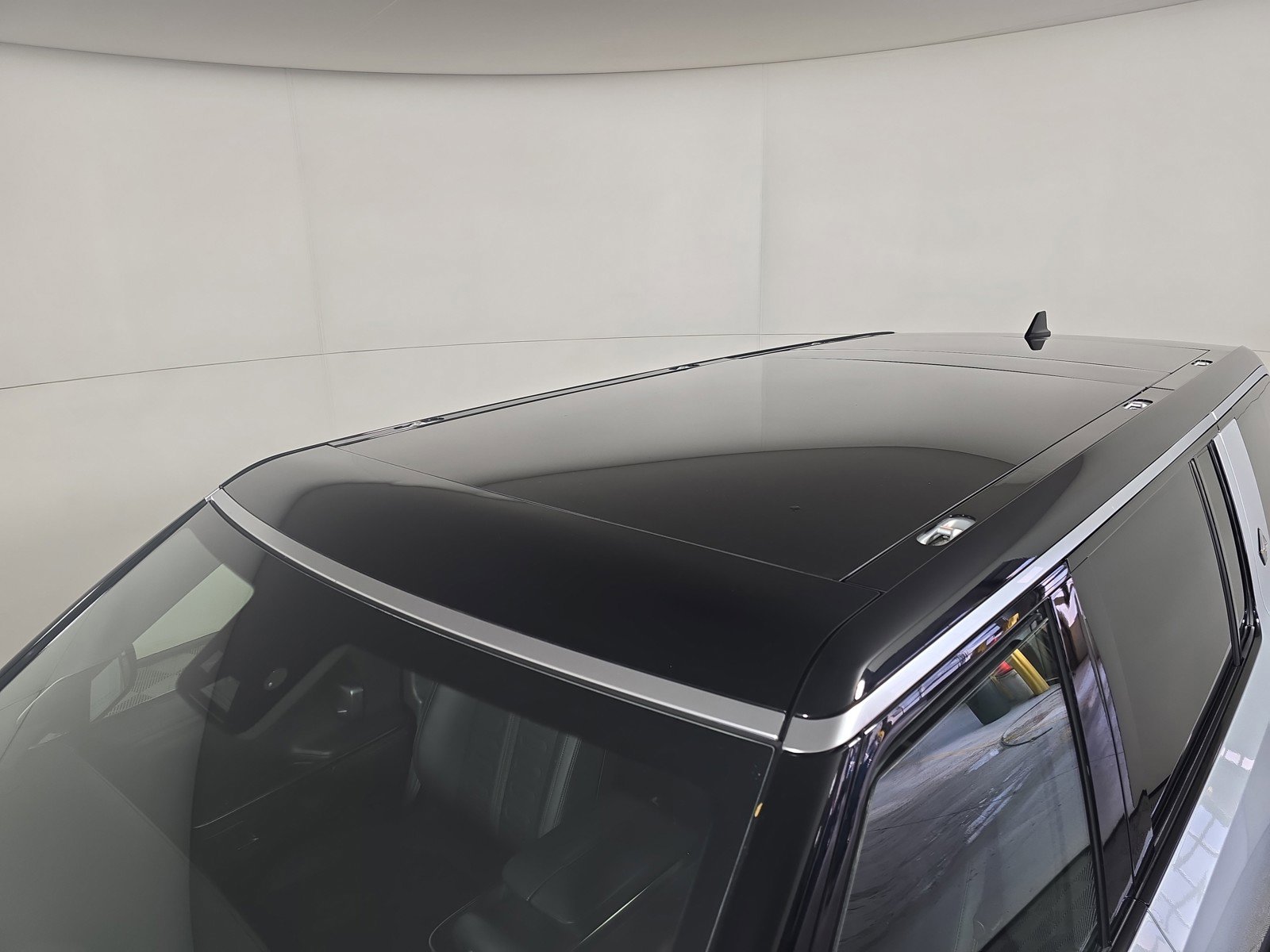 Used 2023 Rivian R1S Adventure AWD/4WD image 13