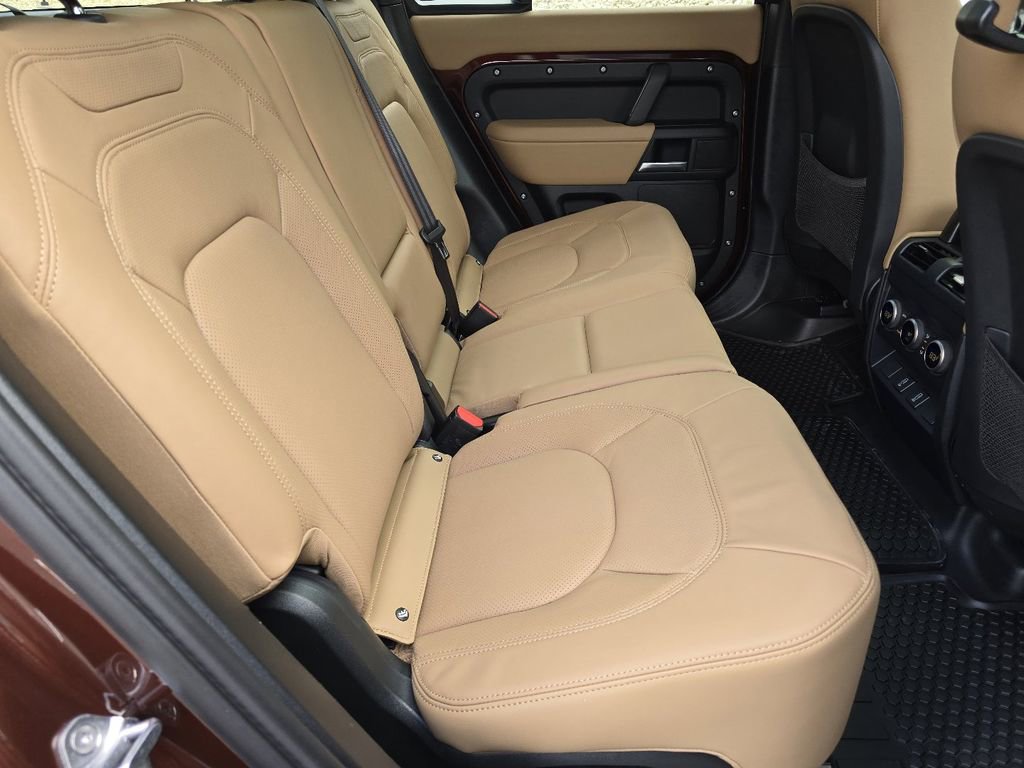 New 2026 Land Rover Defender 130 X-Dynamic SE AWD/4WD image 33