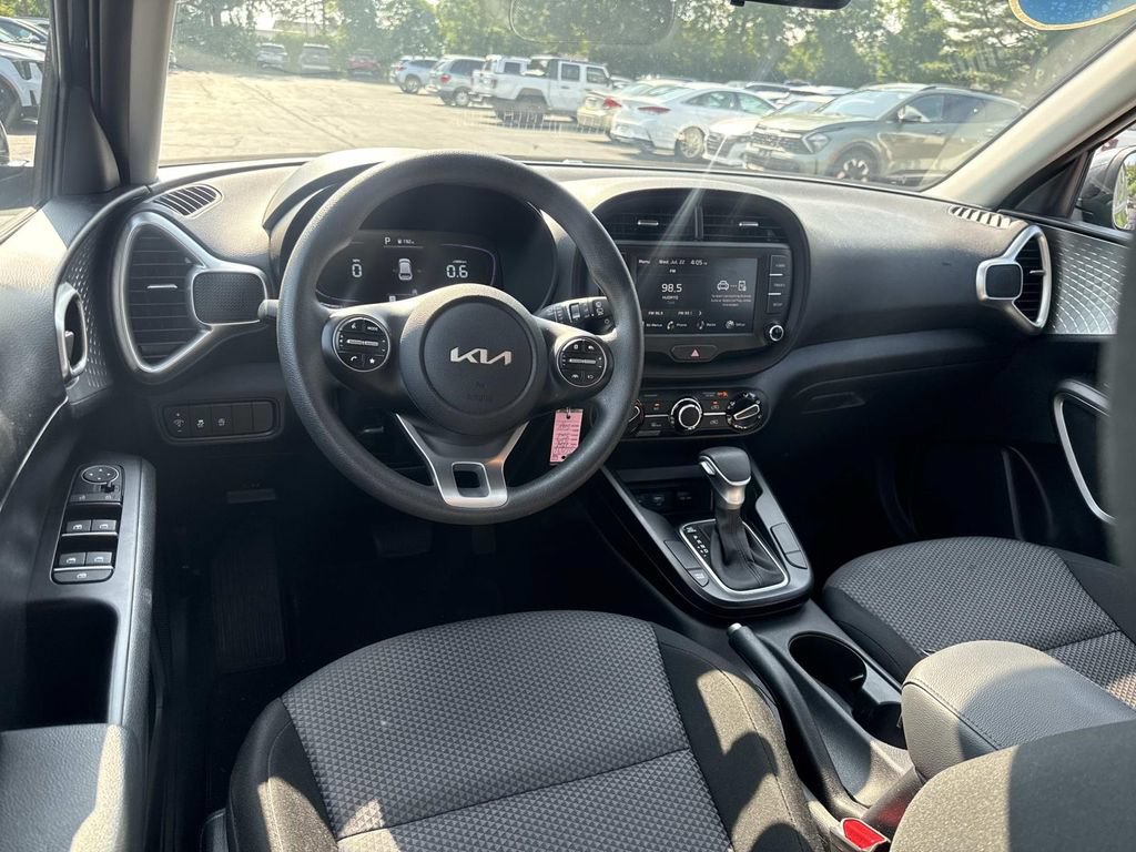 Used 2025 Kia Soul LX FWD image 13