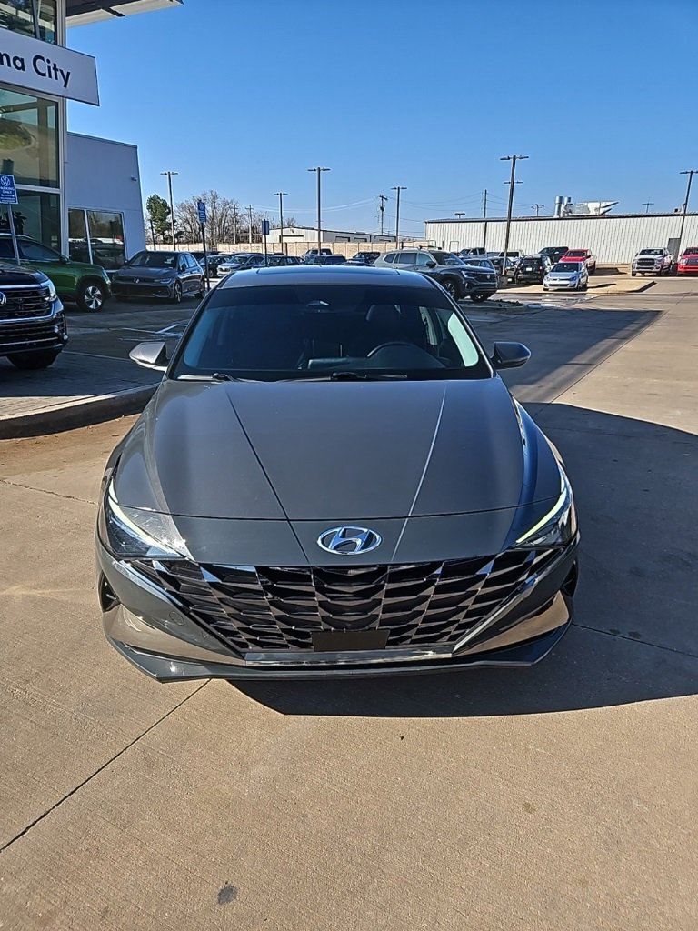 Used 2023 Hyundai Elantra Limited image 2