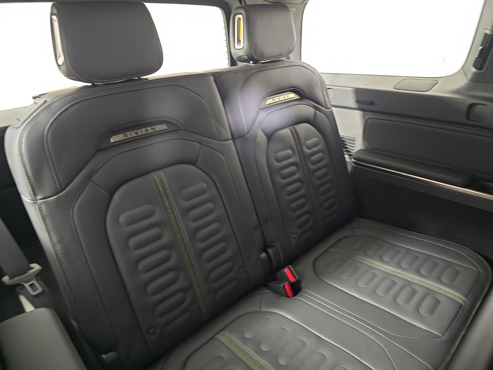 Used 2023 Rivian R1S Adventure image 25