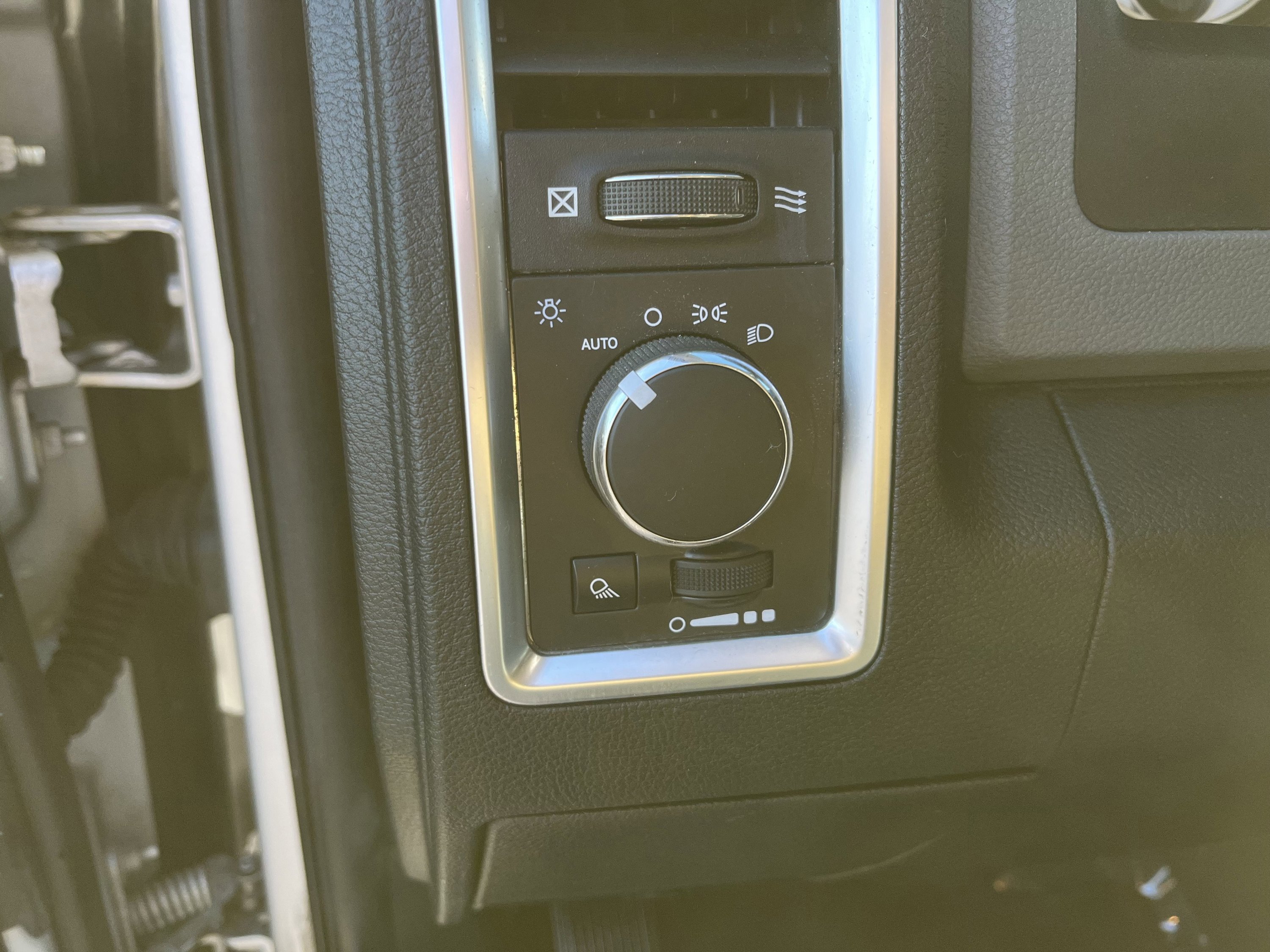 Used 2015 RAM 1500 Classic SLT image 15