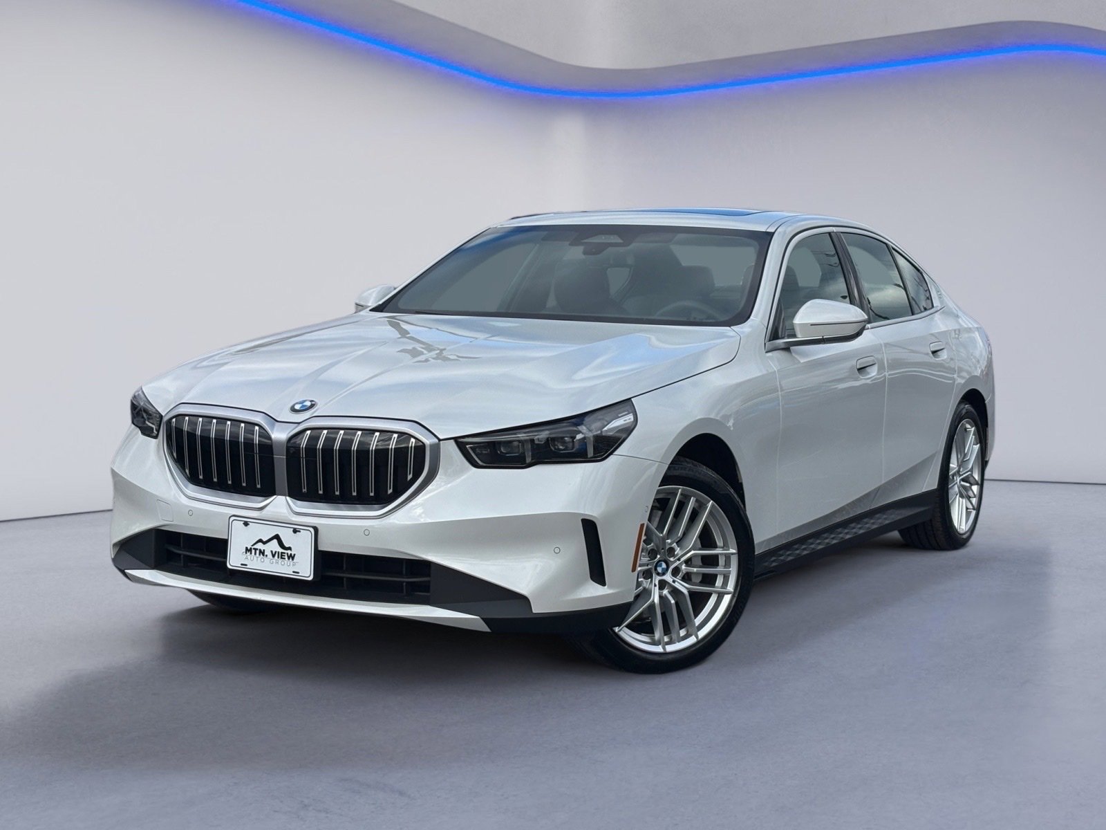 Used 2025 BMW 530i xDrive image 2