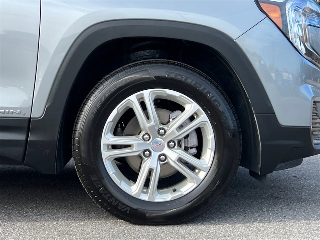 Used 2023 GMC Terrain SLE w/ Driver Convenience Package image 7