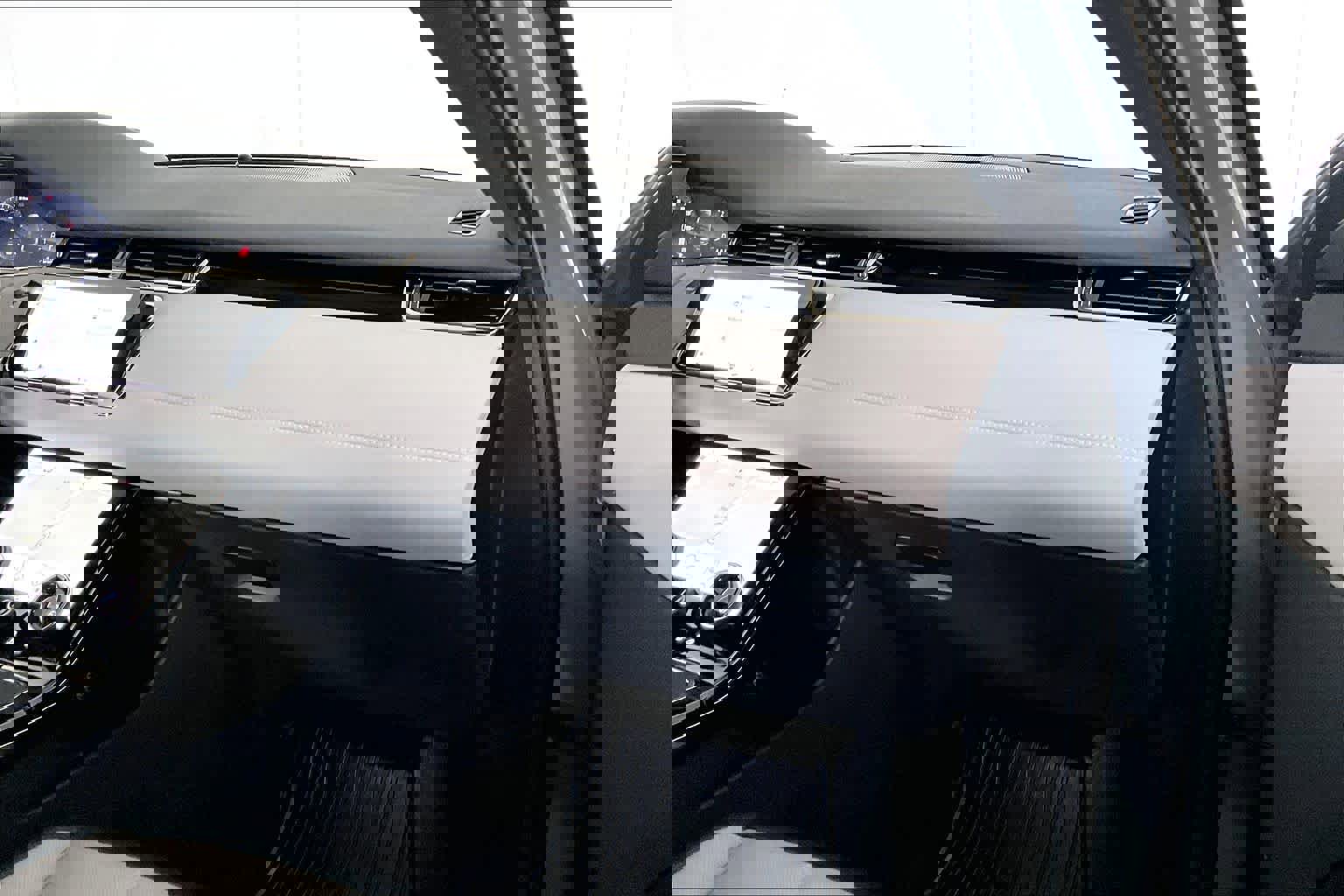 Used 2020 Land Rover Range Rover Evoque First Edition image 18