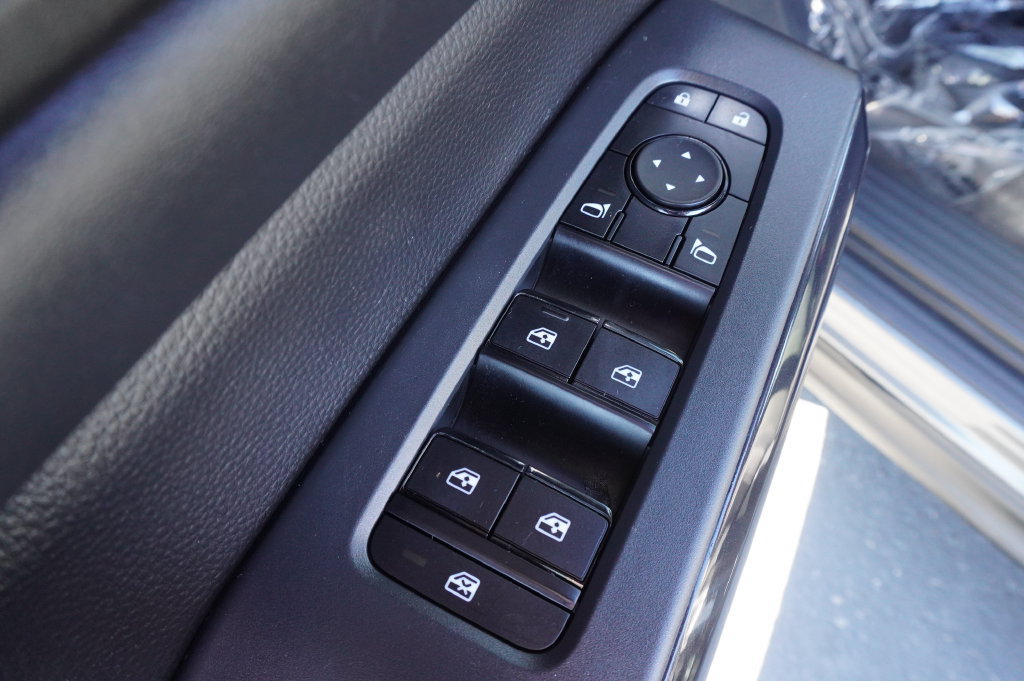 Certified 2025 Nissan Pathfinder SV FWD image 15