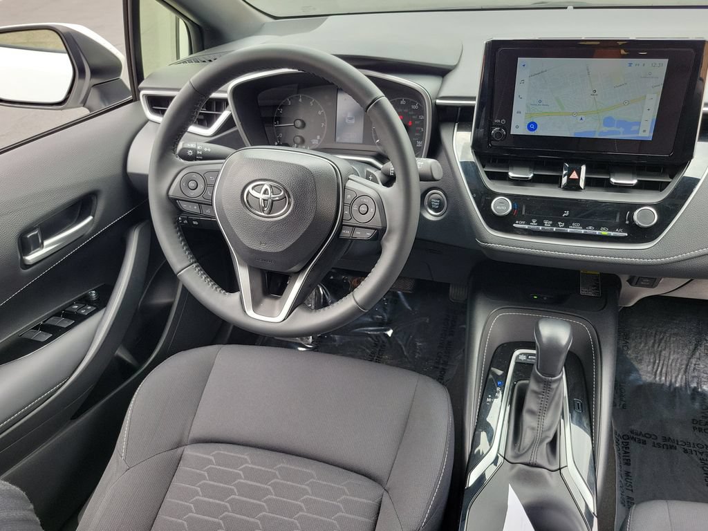 Used 2025 Toyota Corolla SE w/ SE Package FWD image 12