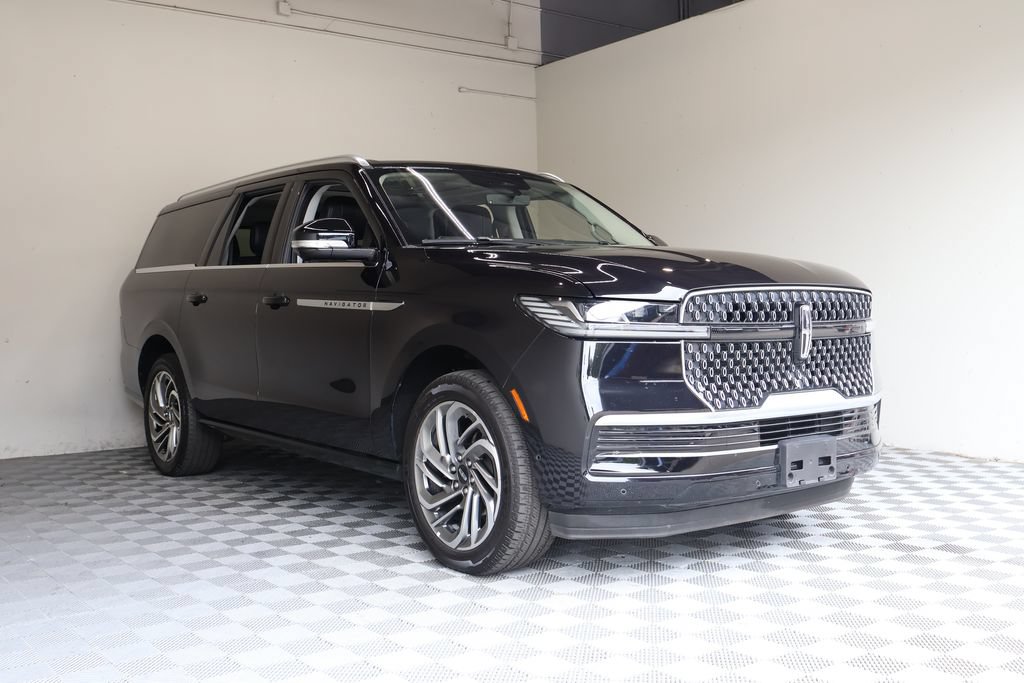 Used 2025 Lincoln Navigator L Reserve AWD/4WD image 6
