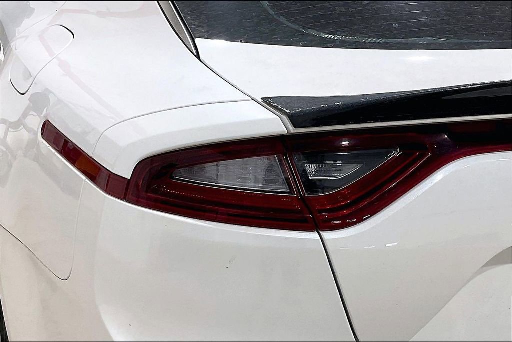 Used 2018 Kia Stinger Premium RWD image 29