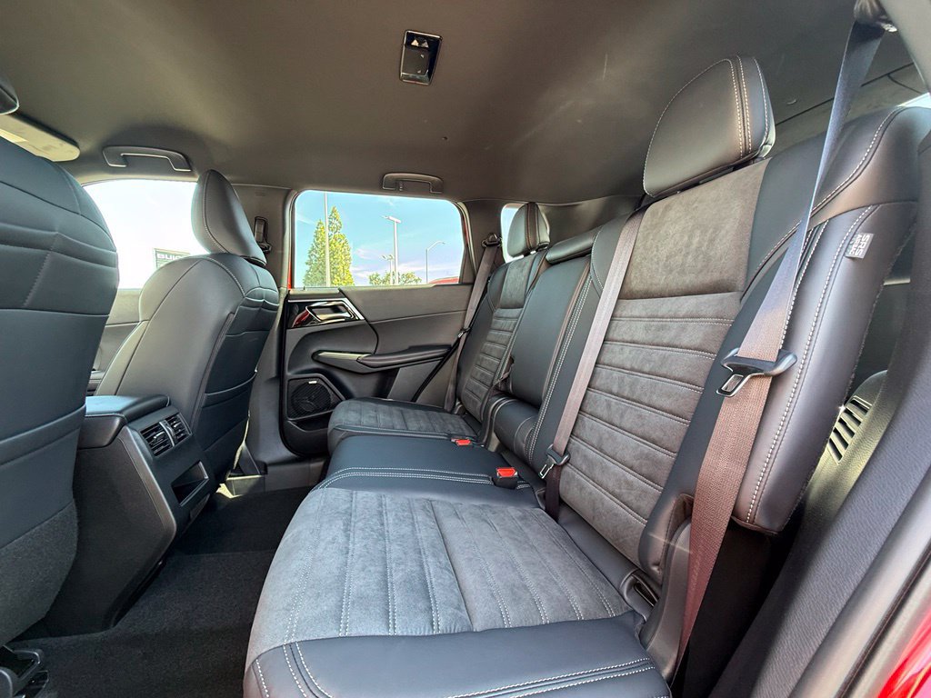 New 2026 Mitsubishi Outlander LE FWD image 35