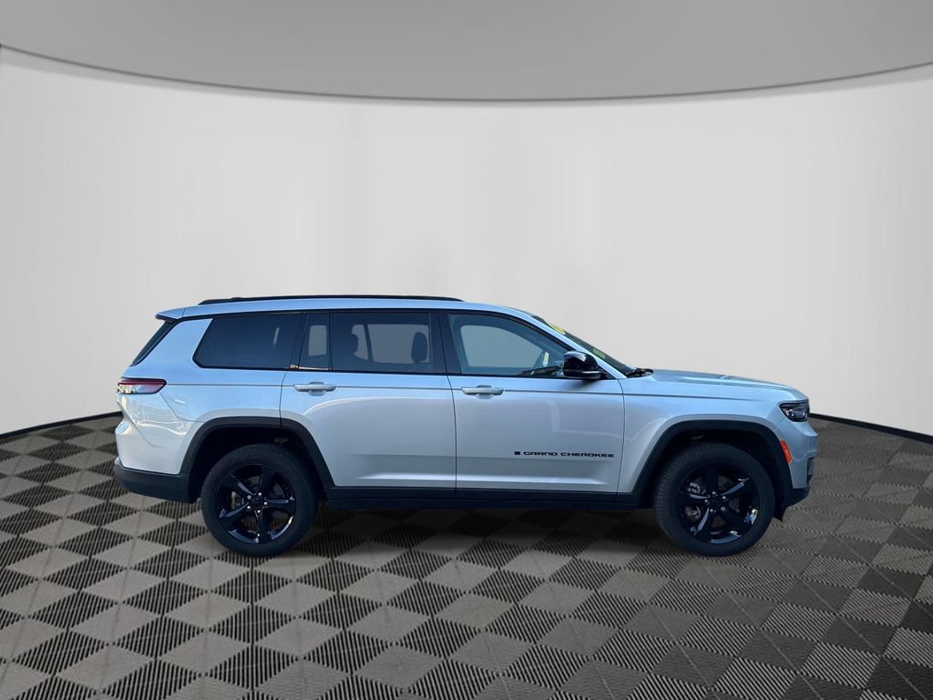 Used 2024 Jeep Grand Cherokee L Limited w/ Black Appearance Package AWD/4WD image 8