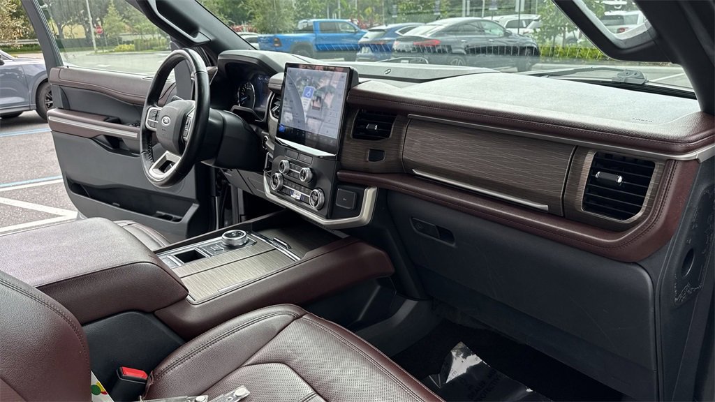 Used 2023 Ford Expedition Limited image 33