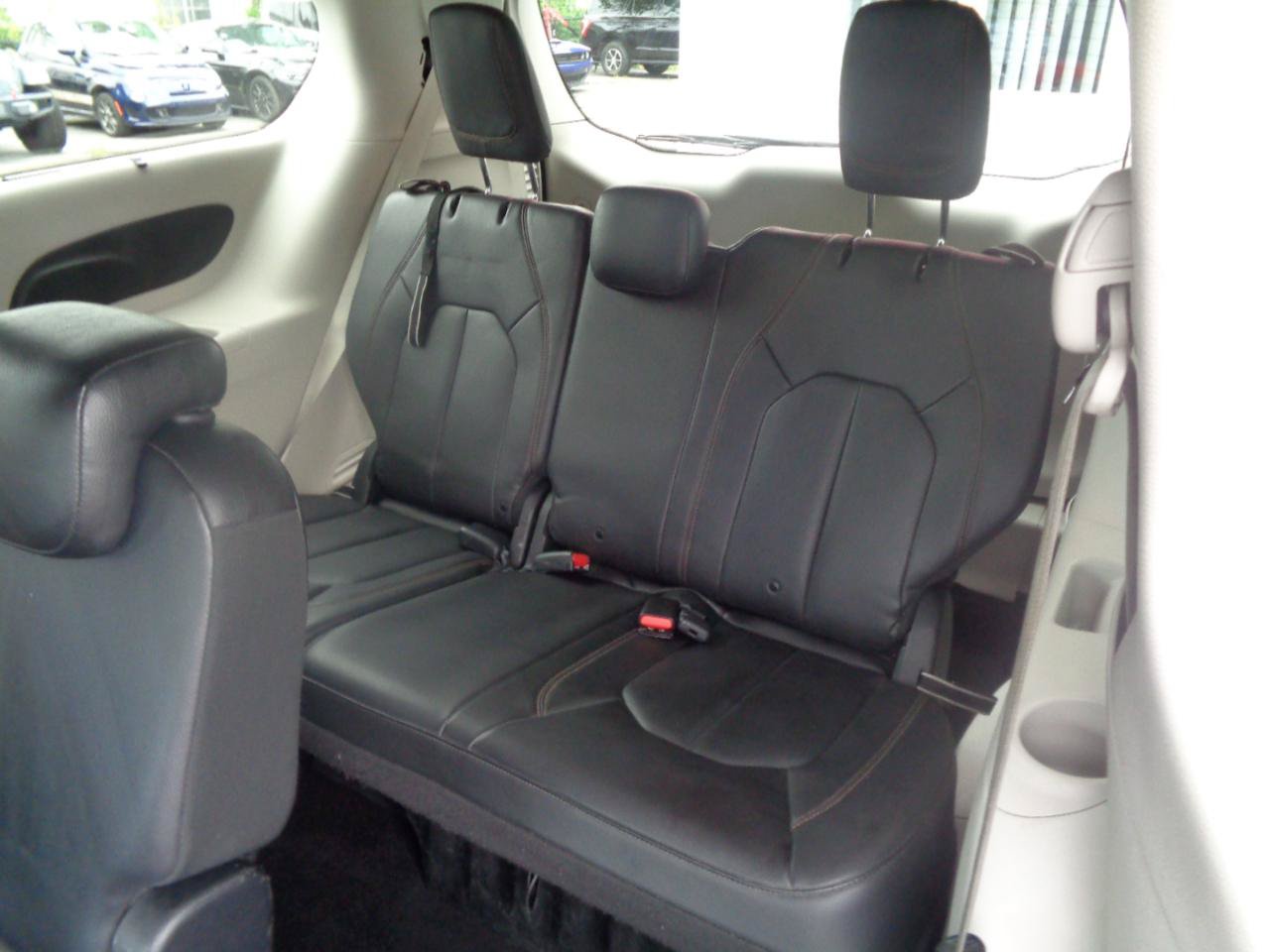 Used 2020 Chrysler Pacifica Touring-L FWD image 23