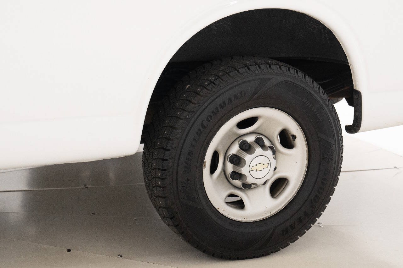 Used 2021 Chevrolet Express 2500 w/ Driver Convenience Package RWD image 30