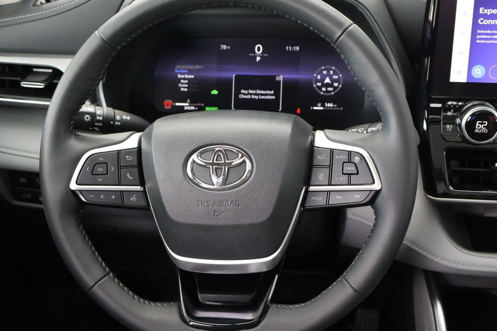Used 2024 Toyota Highlander Platinum AWD/4WD image 28