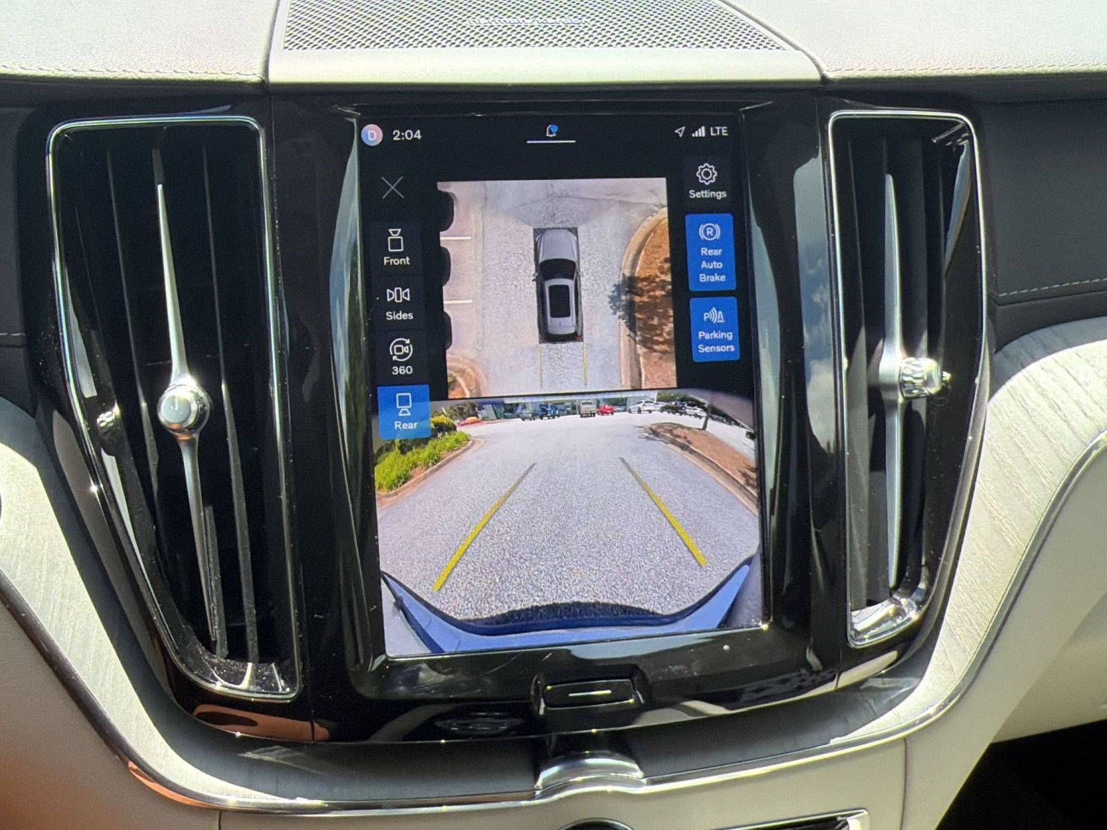 Certified 2024 Volvo XC60 B5 Ultimate w/ Protection Package Premier AWD/4WD image 26