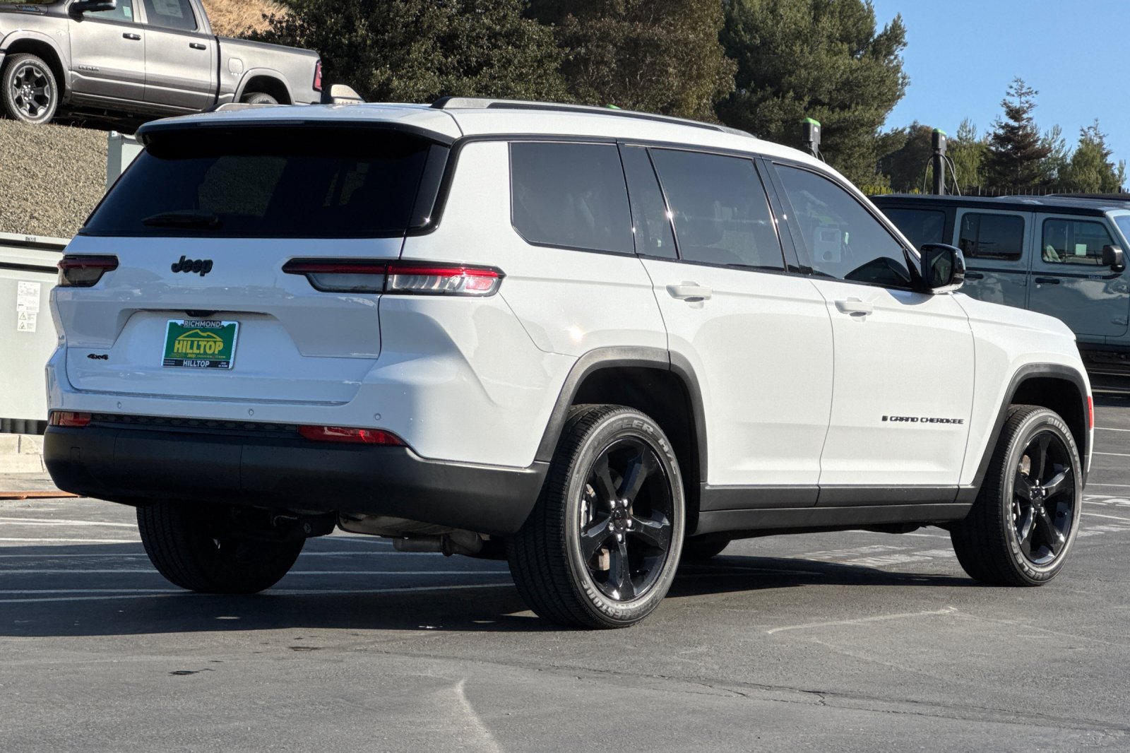 Used 2023 Jeep Grand Cherokee L Laredo AWD/4WD image 4
