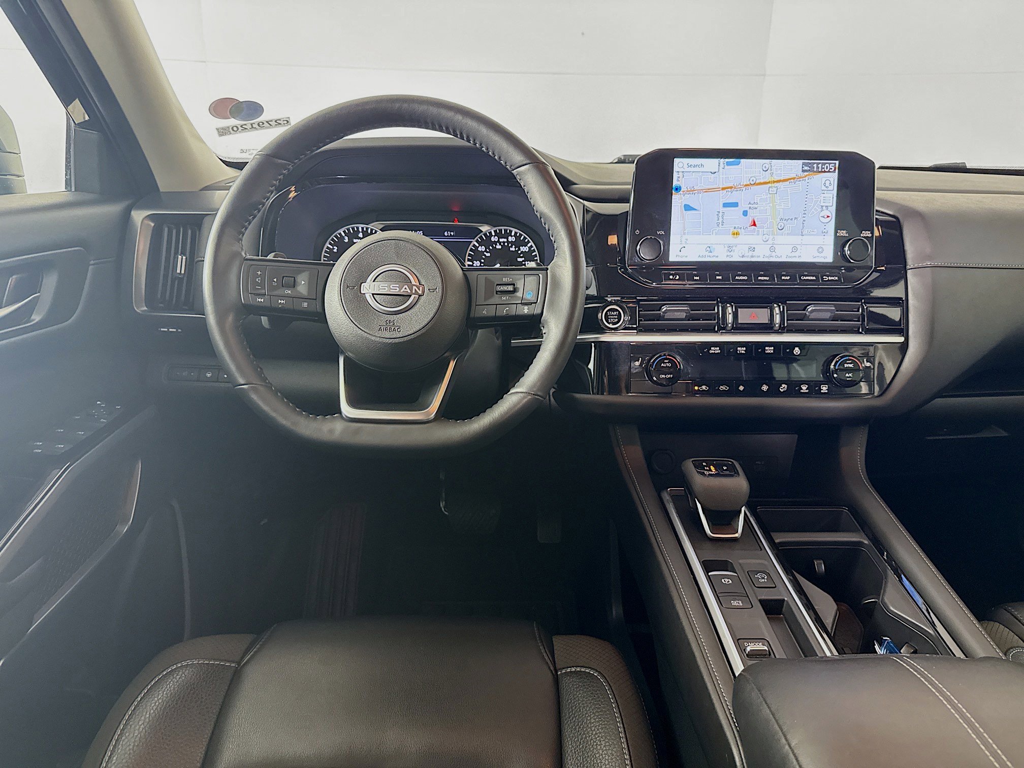 Used 2024 Nissan Pathfinder SL w/ Black Appearance Package image 27