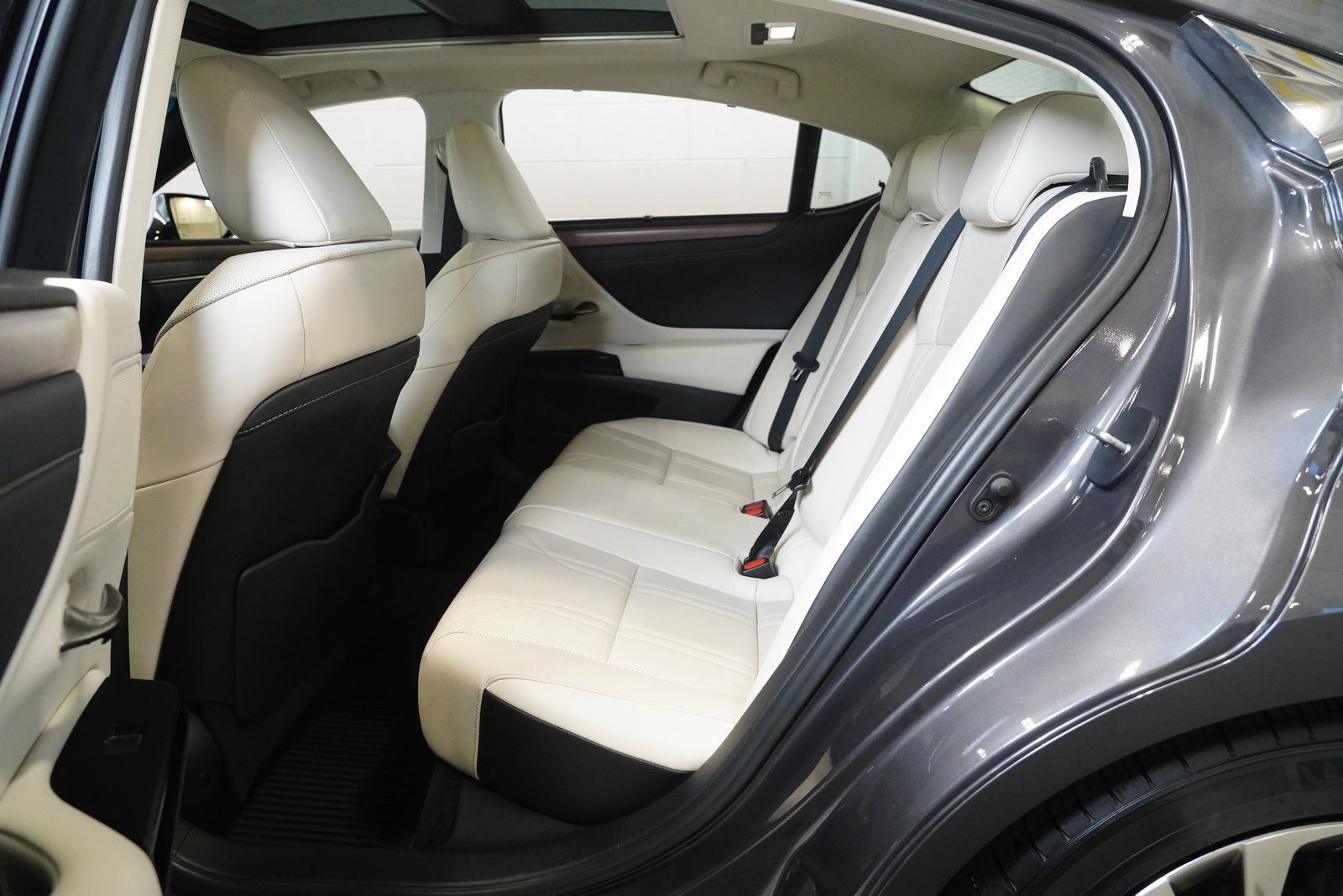 Used 2023 Lexus ES 350 Ultra Luxury w/ Accessory Package (Z2) FWD image 13