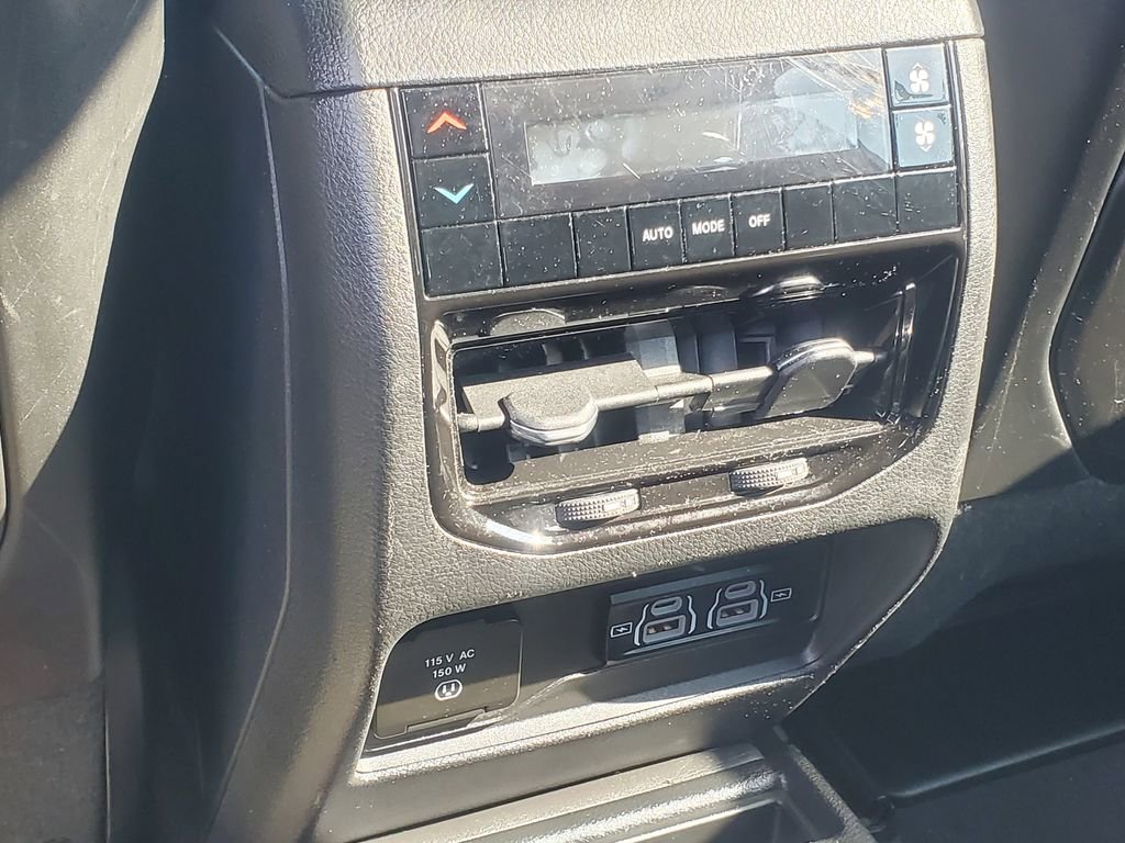 Used 2023 Jeep Grand Cherokee L Laredo image 30