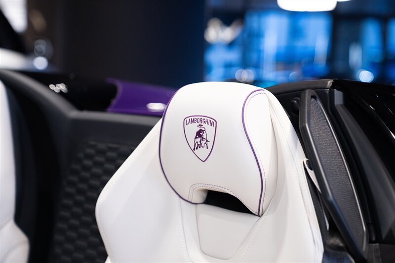 Used 2023 Lamborghini Huracan EVO RWD image 7