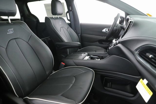 New 2026 Chrysler Pacifica Limited w/ S Appearance Package image 34