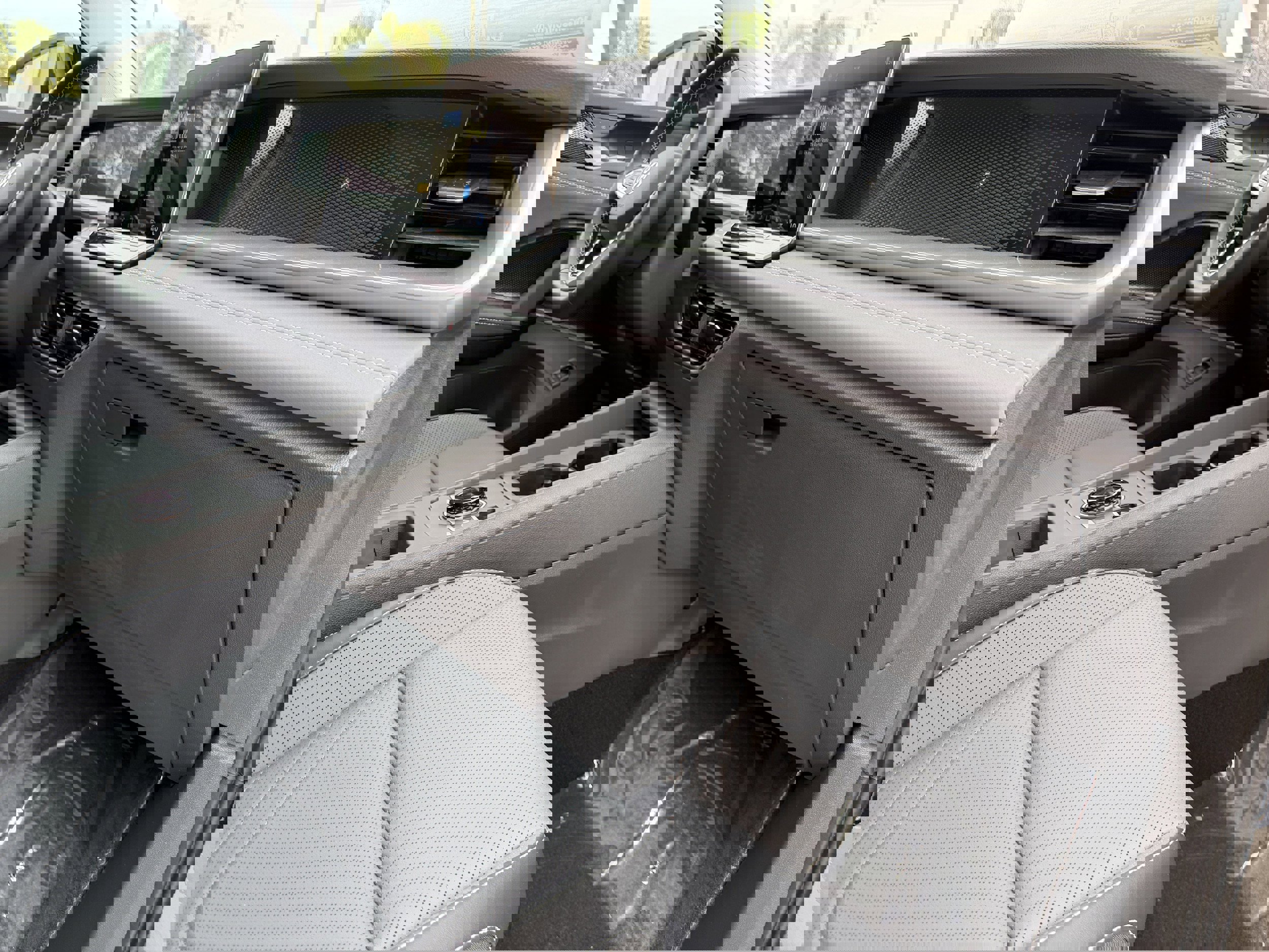 New 2026 Volkswagen Tiguan SE image 12