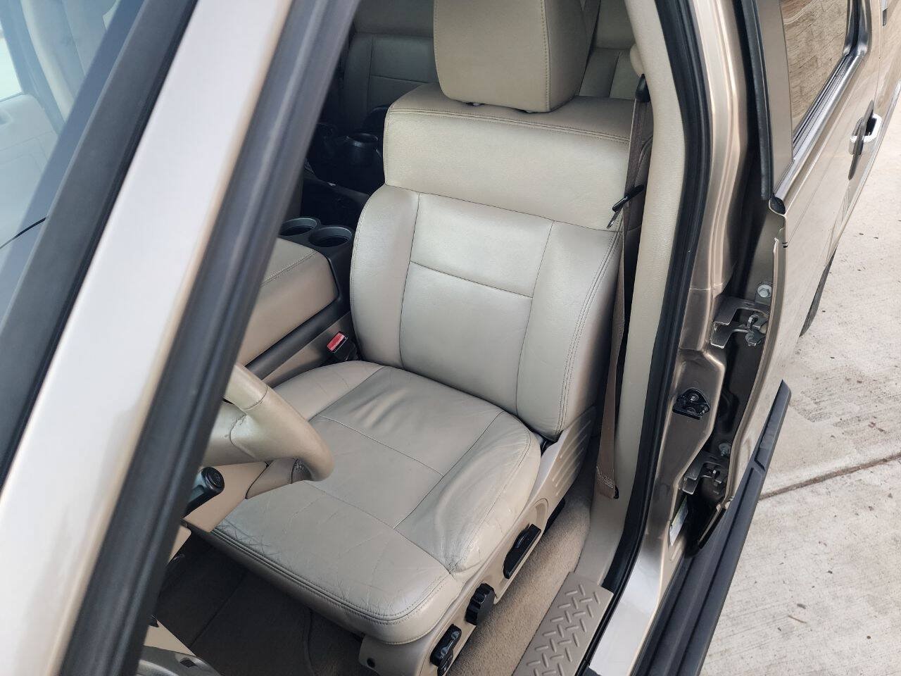 Used 2005 Ford F150 Lariat AWD/4WD image 17