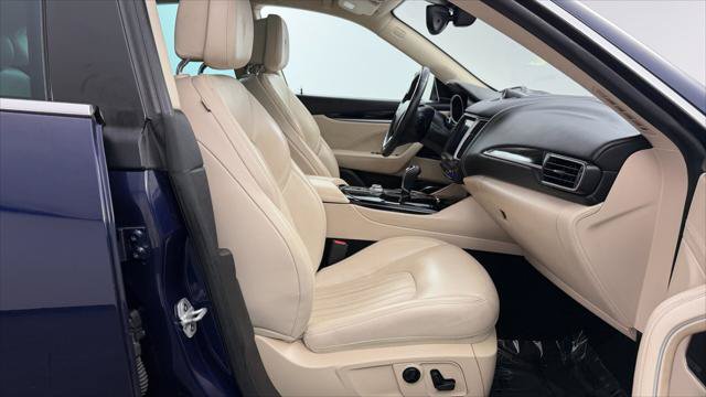 Used 2018 Maserati Levante GranLusso AWD/4WD image 18