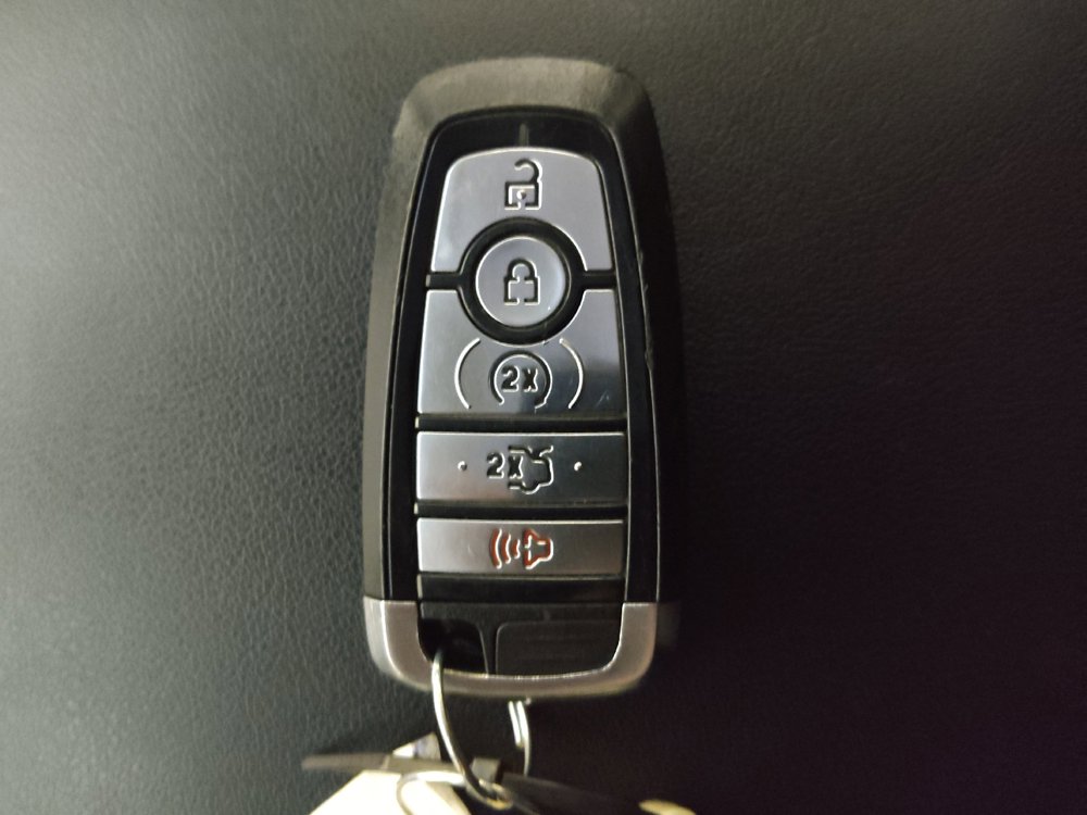 Used 2019 Ford Edge Titanium FWD image 32