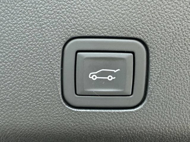 Used 2024 GMC Yukon Denali Ultimate w/ LPO, Floor Liner Package AWD/4WD image 15