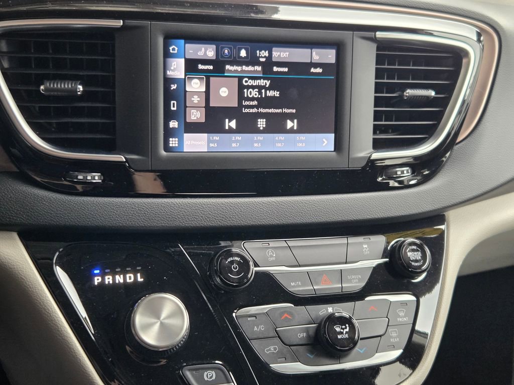 Used 2023 Chrysler Voyager LX FWD image 5