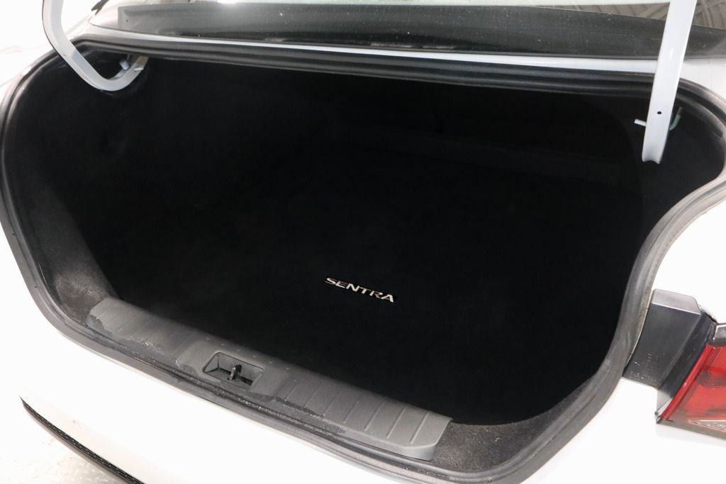 Certified 2023 Nissan Sentra SR w/ Midnight Edition Package FWD image 14
