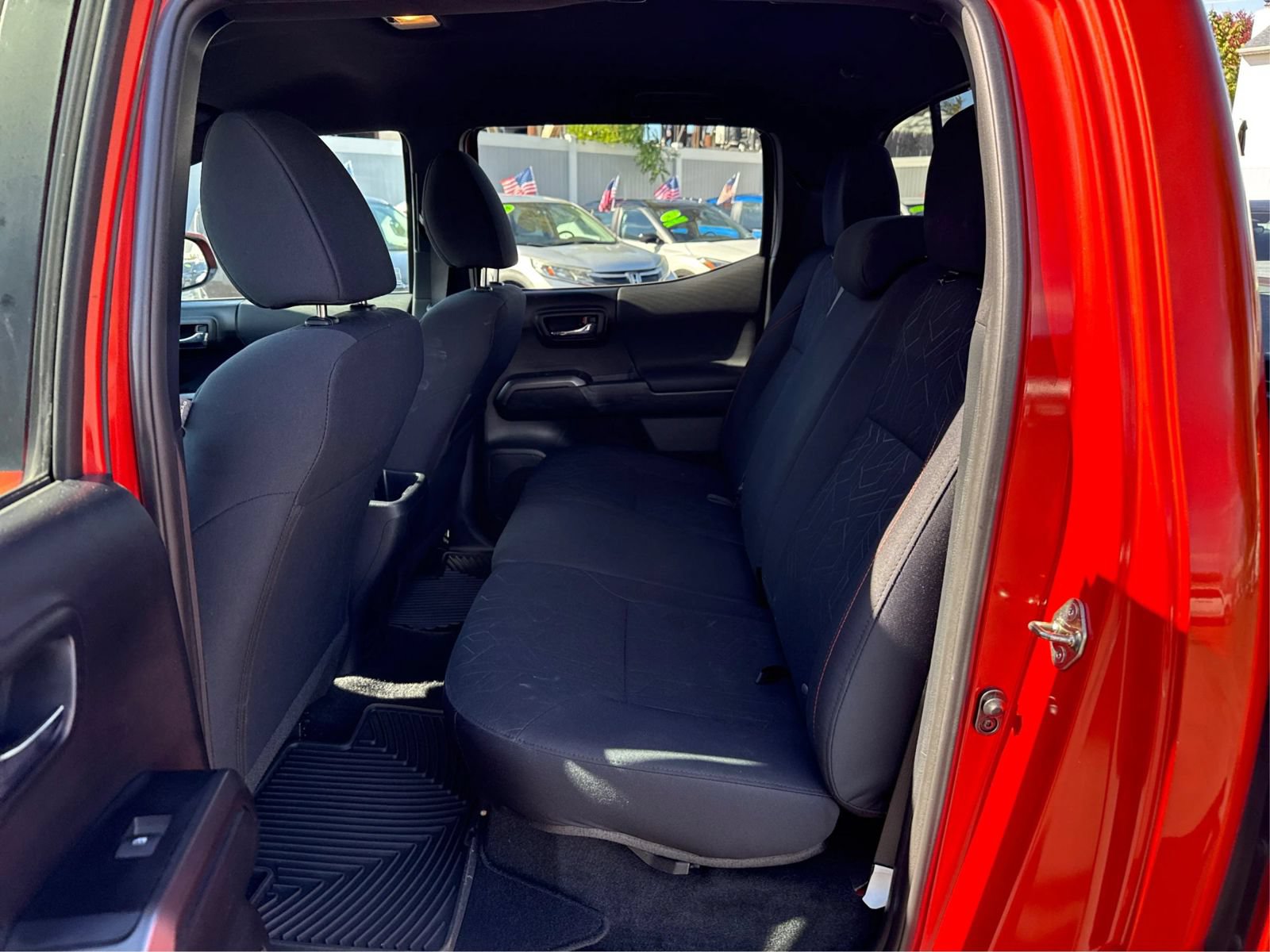 Used 2017 Toyota Tacoma TRD Sport w/ Tow Package (A/T) AWD/4WD image 10