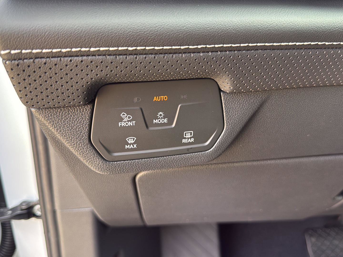 New 2026 Volkswagen Atlas SE image 11