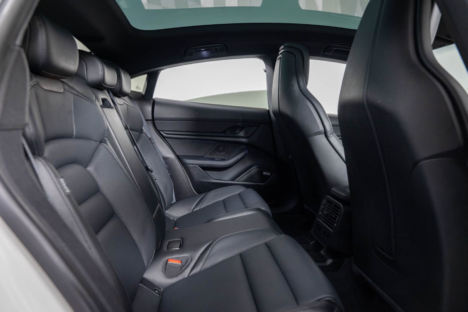 Used 2021 Porsche Taycan 4S image 24