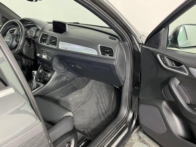 Used 2018 Audi Q3 2.0T Premium Plus w/ Premium Plus Package AWD/4WD image 32